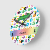 Personalized name alligator rainbow paws runde wanduhr (Winkel)