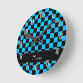 Personalized name black and light blue checkers runde wanduhr (Winkel)