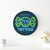 Personalized NAME Neon Style Tattoo Shop Studio Große Wanduhr (Zuhause)