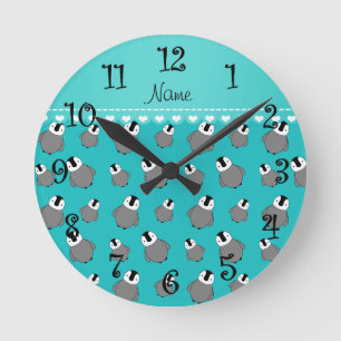 Personalized name turquoise baby penguins runde wanduhr