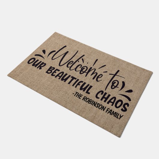 Personalized NAME Welcome To Our Beautiful Chaos Fußmatte (Schrägansicht)