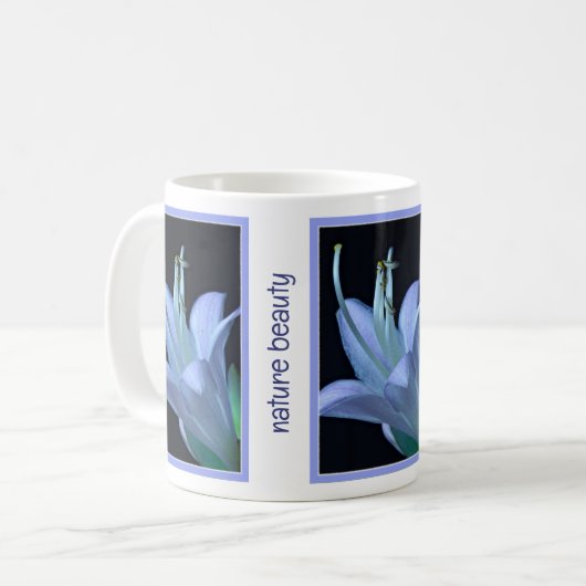 Personalized Nature Beauty Hosta Flower in Blue Kaffeetasse (Vorderseite Links)