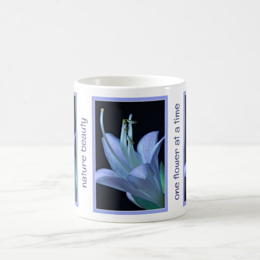 Personalized Nature Beauty Hosta Flower in Blue Kaffeetasse (Mittel)