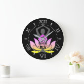 Personalized OM Namaste Lotus Flower Yoga Pose Große Wanduhr (Zuhause)