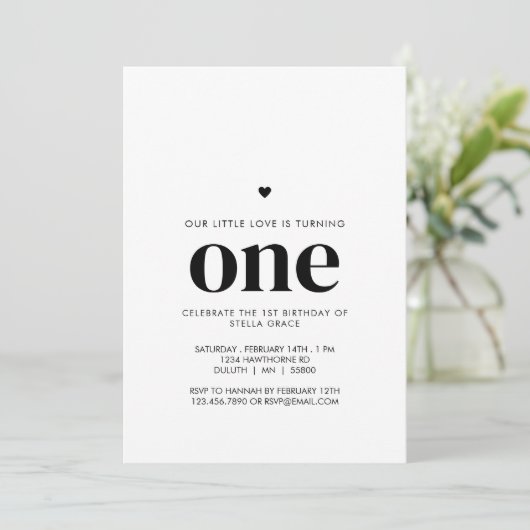 Personalized One Heart First Birthday Einladung (Stehend Vorderseite)