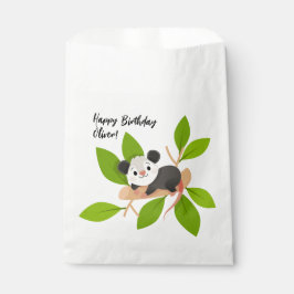 Personalized Opossum on Branch with Green Leaves Geschenktütchen