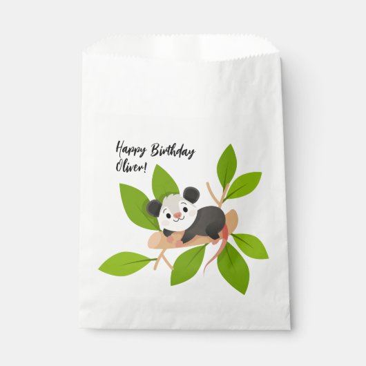 Personalized Opossum on Branch with Green Leaves Geschenktütchen (Vorderseite)