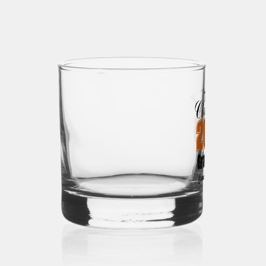 Personalized Orange Black Class of 2026 Graduation Whiskyglas (Rechts)
