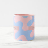 Personalized Pastel Pink and Baby Blue Abstract Zweifarbige Tasse (Mittel)