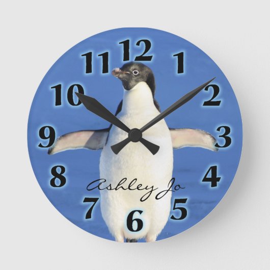 Personalized Penguin Wall Clock Runde Wanduhr (Vorderseite)