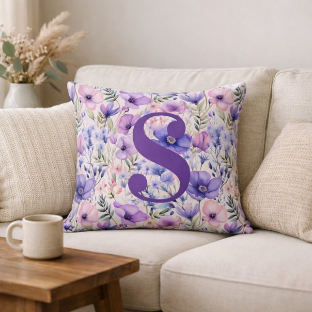Personalized Purple Floral Monogram Kissen (Von Creator hochgeladen)