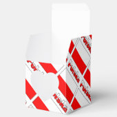 Personalized Red Name Polska Flag Tiled Heart Geschenkschachtel (Geöffnet)