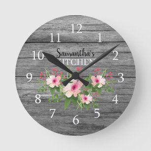 Personalized Rustic Wood And Pink Floral Kitchen Runde Wanduhr