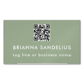 Personalized Sage Green Modern Script QR Code Magnetische Visitenkarte (Vorderseite)