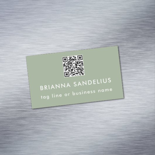 Personalized Sage Green Modern Script QR Code Magnetische Visitenkarte (Beispiel)