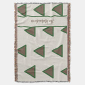 Personalized Sage Green Taupe Triangle Modern Chic Decke (Vorderseite Vertikal)