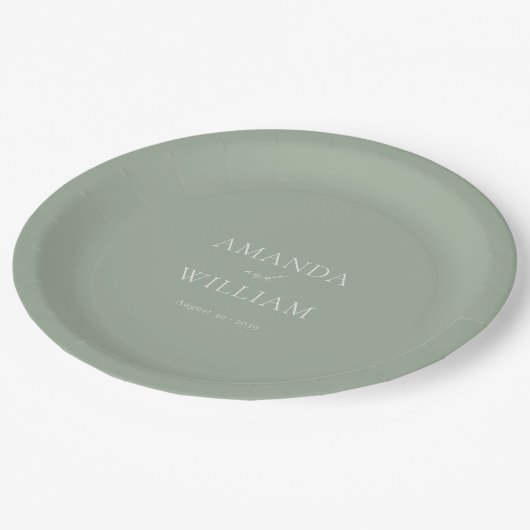Personalized Sage Green Wedding Paper Plates Pappteller (Schrägansicht)