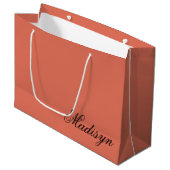 Personalized Terracotta Gift Bag for Special Event Große Geschenktüte (Vorderseite Schrägansicht)