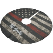 Personalized Thin Red Line American Flag Polyester Weihnachtsbaumdecke (Schrägansicht)