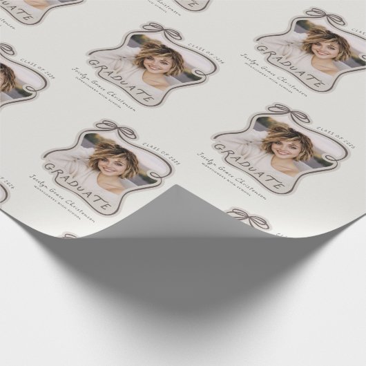 Personalized Trendy Bow Photo Graduation Geschenkpapier (Ecke)