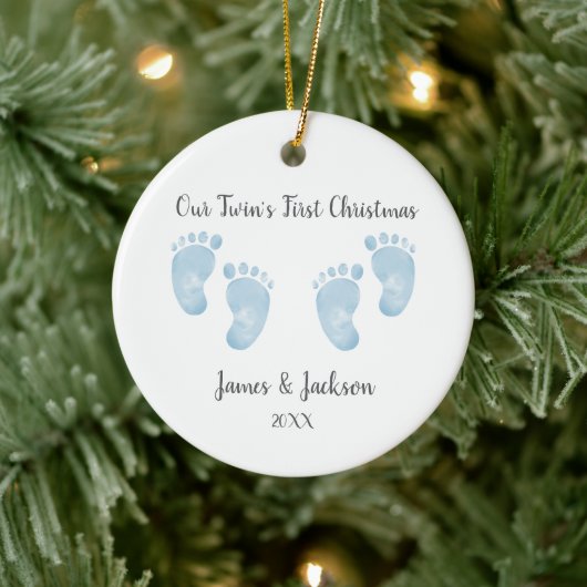 Personalized Twin Baby Boys Blue Footprint Keramik Ornament (Baum)
