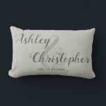 Personalized Wedding Gift: Gray Farmhouse Throw Lendenkissen<br><div class="desc">Beautiful Farmhouse Housewarming, Anniversary or Wedding Gift for a Paar. Decorative lumbar throw pillow in sea salt and dark gray colors. It's personalized with paart's names and wedding datiert. It's additionally decorated with a large ampersand symbol connecting the names. Celebrate the relationship and add a tasteful decorative Akzente to the...</div>