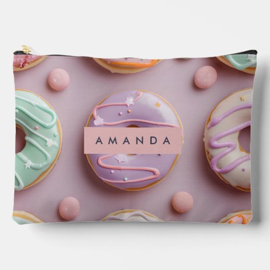Personalized Whimsical Pastel Donut & Macaron Zubehörtasche (Vorderseite)