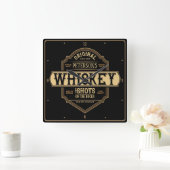 Personalized Whiskey on the Rocks Liquor Label Bar Quadratische Wanduhr (Zuhause)