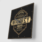 Personalized Whiskey on the Rocks Liquor Label Bar Quadratische Wanduhr (Winkel)