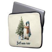 Personalized Winter Penguin “Best Mom Ever” Laptopschutzhülle (Vorderseite Links)