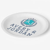 Personalized wite blue Monogram Wedding Pappteller (Schrägansicht)