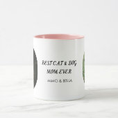 Personalized with Mimo & Bella Best Cat & Dog Mom  Tasse (Zentrum)