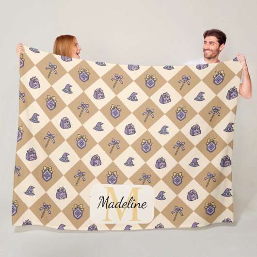 Personalized Wizard School Gold Monogram Name Fleecedecke (Beispiel)