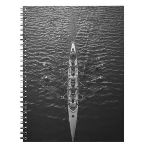 PERSONEN, DIE AUF DEM BOOT DES WASSERKÖRPERS FAHR NOTIZBLOCK