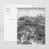 Personen, die Minigolf mit Blick auf B&W spielen Postkarte (Vorne/Hinten)