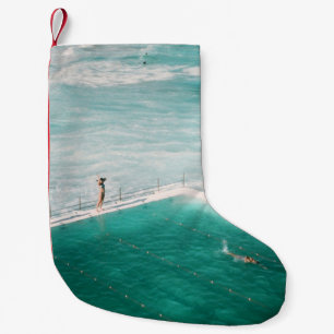 Personen stehend und schwimmen auf Schwimmbad besi Kleiner Weihnachtsstrumpf
