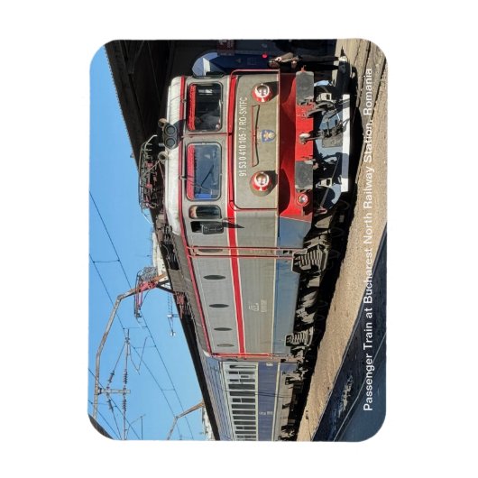 Personenzug im Bahnhof Bukarest Magnet (Vertikal)