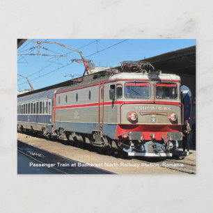Personenzug im Bahnhof von Bukarest an einem Feiertagspostkarte