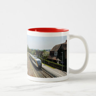 Personenzug in Korbach Süd Zweifarbige Tasse