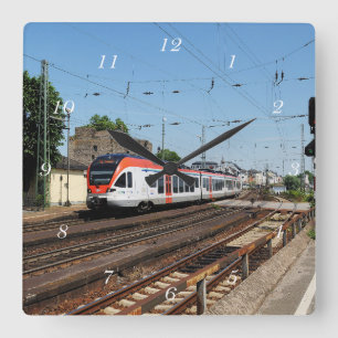 Personenzug in Rüdesheim am Rhein Quadratische Wanduhr