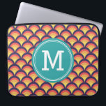Personifizieren Sie Wellen-geometrisches Monogramm Laptopschutzhülle<br><div class="desc">Diese stilvolle mit Monogramm Laptophülse kennzeichnet ein geometrisches Muster der einzigartigen Mehrfarbenwellen. Personifizieren Sie sie, indem Sie den Placeholdertext ersetzen. Für mehr Wahlen wie, den Schriftart und ihn ist zu ändern das Größenklicken "besonders anfertigen es" Knopf. *Please Anmerkung, die das Zazzle Wasserzeichen, das in der Summenvorbetrachtung erscheint, NICHT auf dem...</div>
