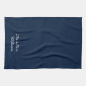 Personize Couple's Nachname Mr. & Mrs. navy blue Geschirrtuch (Horizontal)