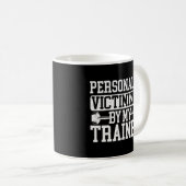 Persönlich von meinem Trainer Bodybuilder Fi Opfer Kaffeetasse (VorderseiteRechts)