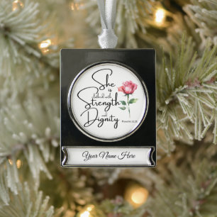 Persönliche Sprichwörter 31:25 Sie ist bekleidete Banner-Ornament Silber
