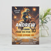 Persönlicher Motocross Dirt Biker Junge Geburtstag Einladung (Stehend Vorderseite)