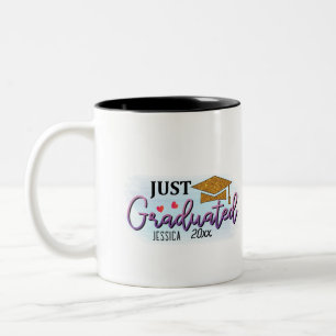 Persönlicher Name gerade graduiert 2023 Zweifarbige Tasse