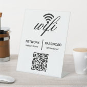 Persönlicher QR-Code für das Wifi-Kennwort mit eig Sockelschild (In SItu)