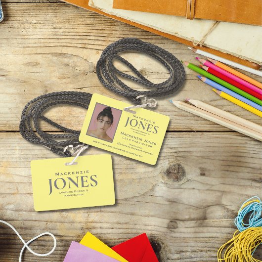 Persönliches Markenlogo Moderner Gelbgrauer Mitarb Ausweis