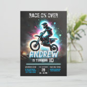 Persönliches Motocross Dirt Motorbike Boy Birthday Einladung (Stehend Vorderseite)