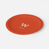 Persönliches Party des Roten Monogramms Pappteller (Schrägansicht)